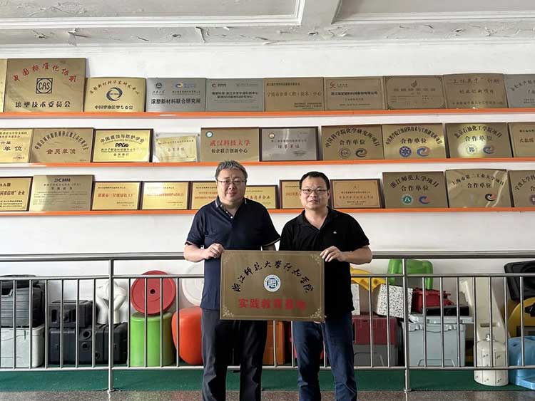 A Ruitang Technology juntou -se à Zhejiang Normal University Xingzhi College para construir em conjunto uma base de educação prática, abrindo um novo capítulo na integração da indústria e da educação
